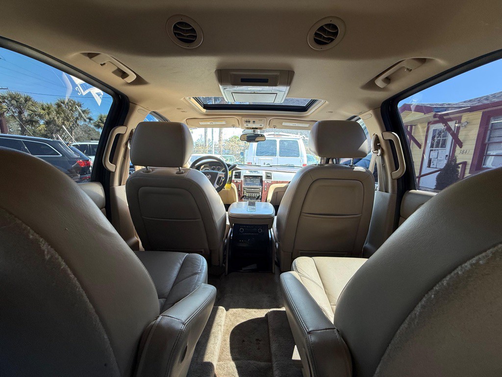 2010 Cadillac Escalade Image 21