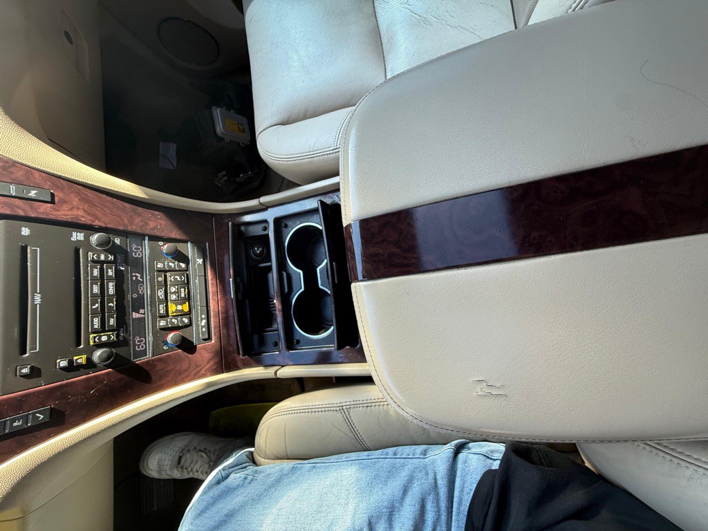 2010 Cadillac Escalade Image 22