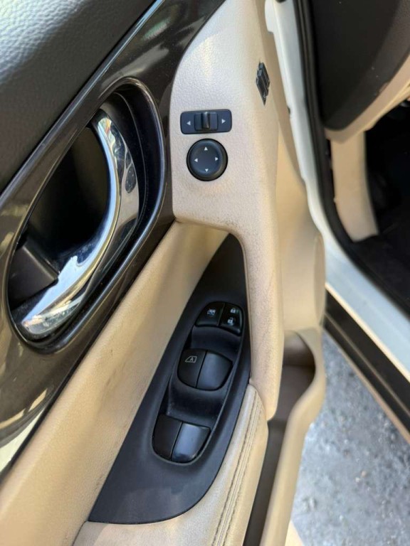 2019 Nissan Rogue Image 10