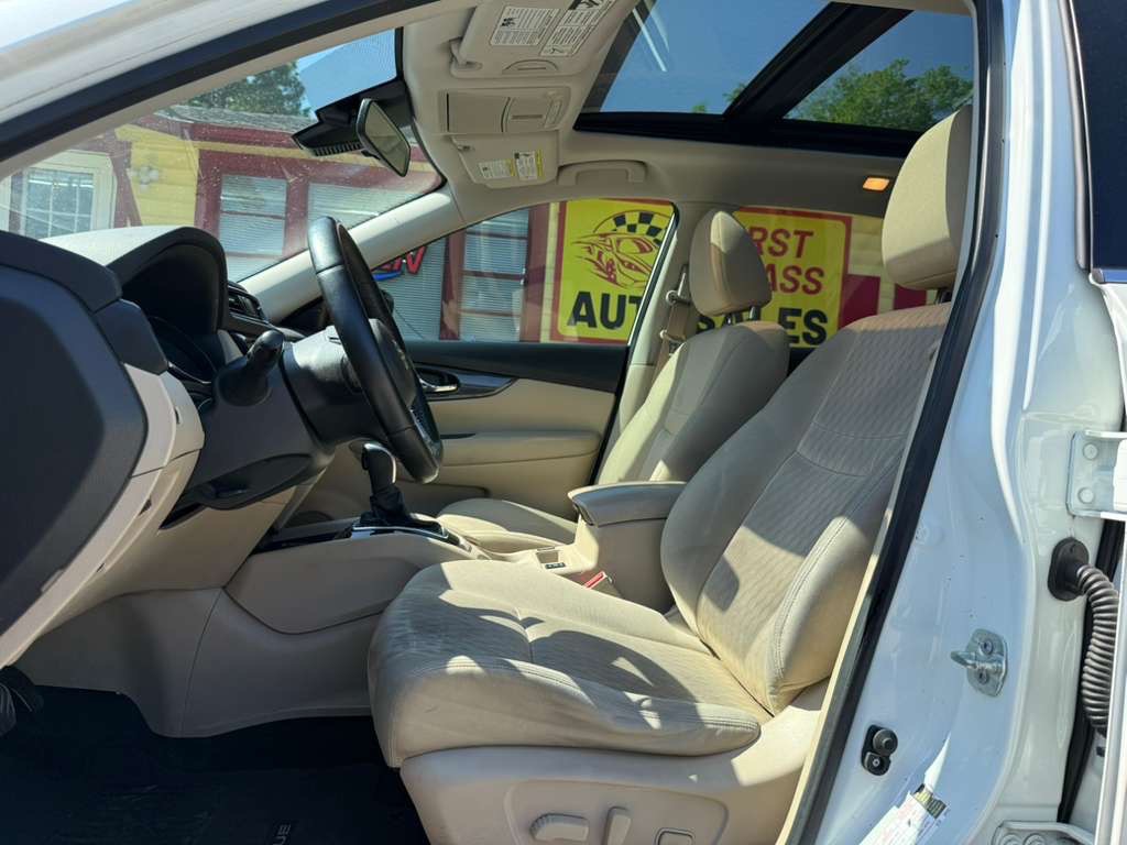 2019 Nissan Rogue Image 11