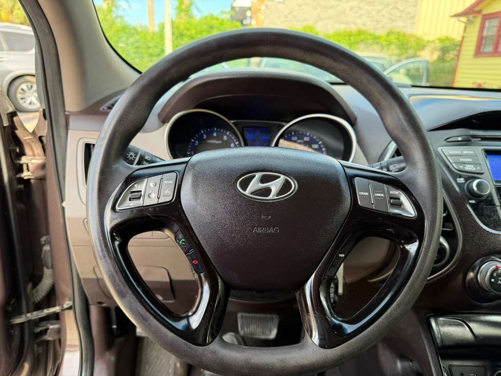 2015 Hyundai Tucson Image 16