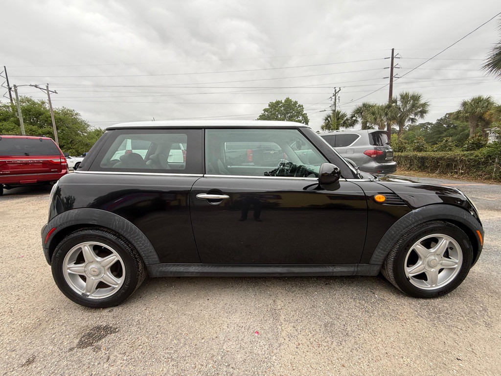 2009 MINI Cooper Image 4