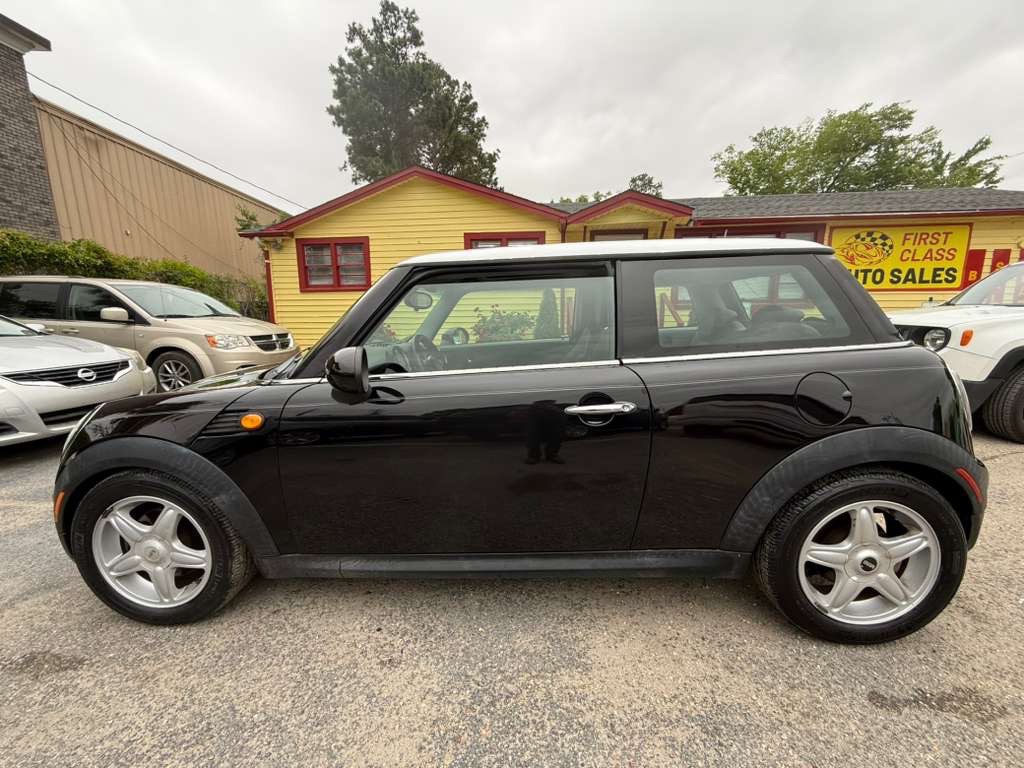 2009 MINI Cooper Image 5
