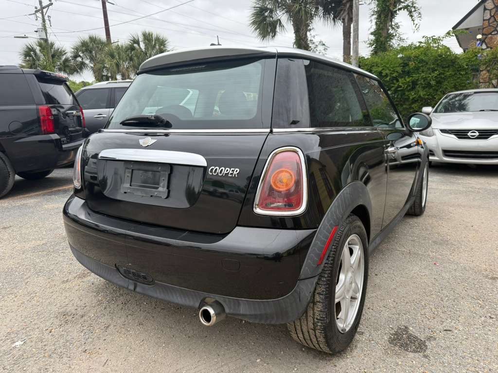 2009 MINI Cooper Image 8