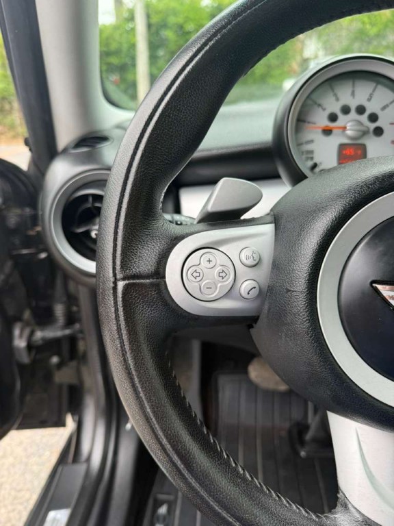 2009 MINI Cooper Image 11