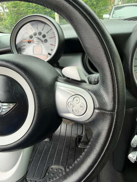 2009 MINI Cooper Image 12