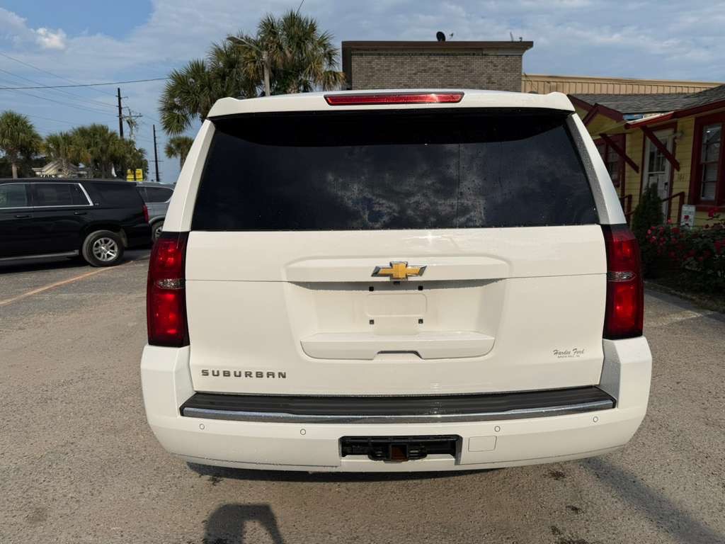 2015 Chevrolet Suburban Image 4