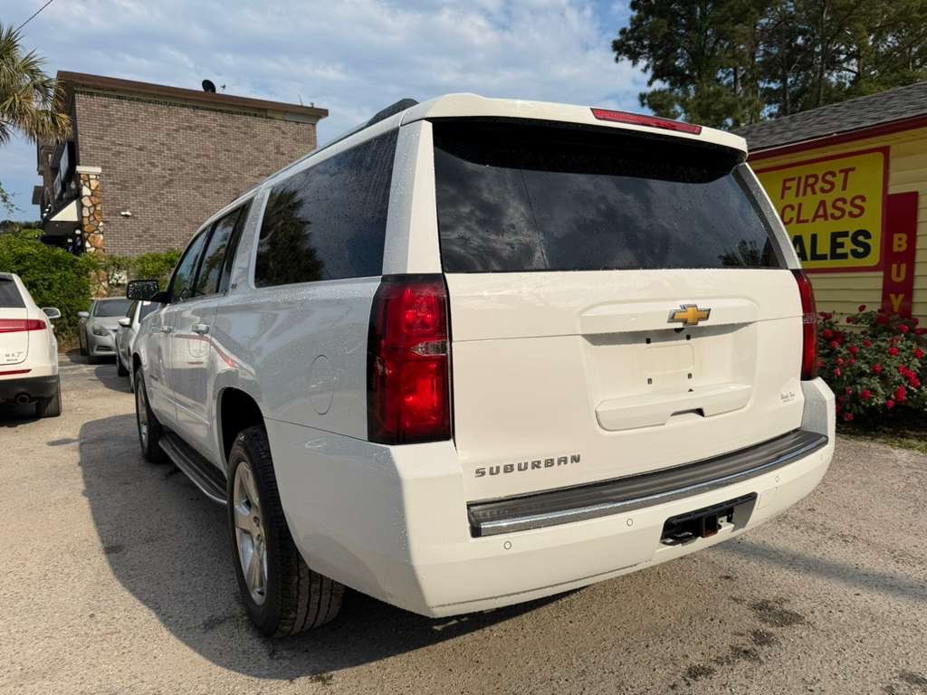 2015 Chevrolet Suburban Image 6