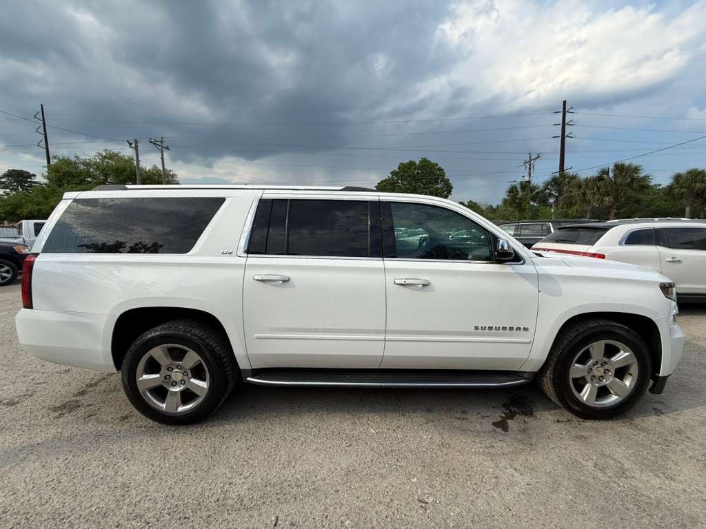 2015 Chevrolet Suburban Image 7