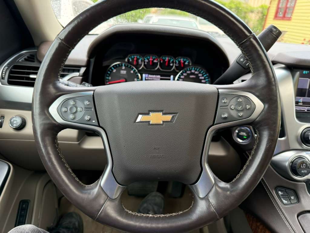 2015 Chevrolet Suburban Image 12
