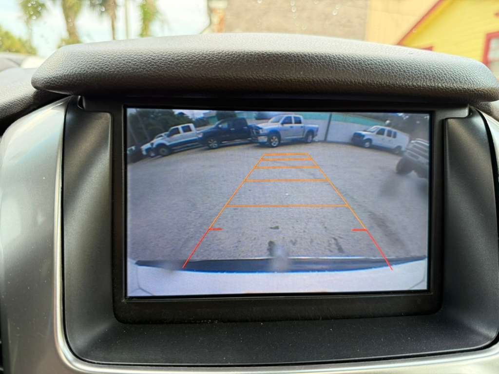 2015 Chevrolet Suburban Image 17