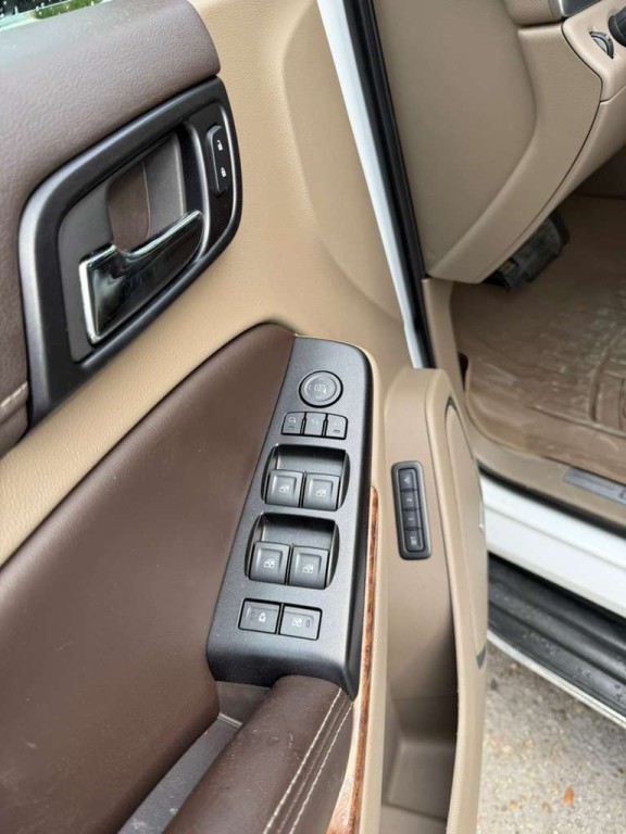 2015 Chevrolet Suburban Image 23