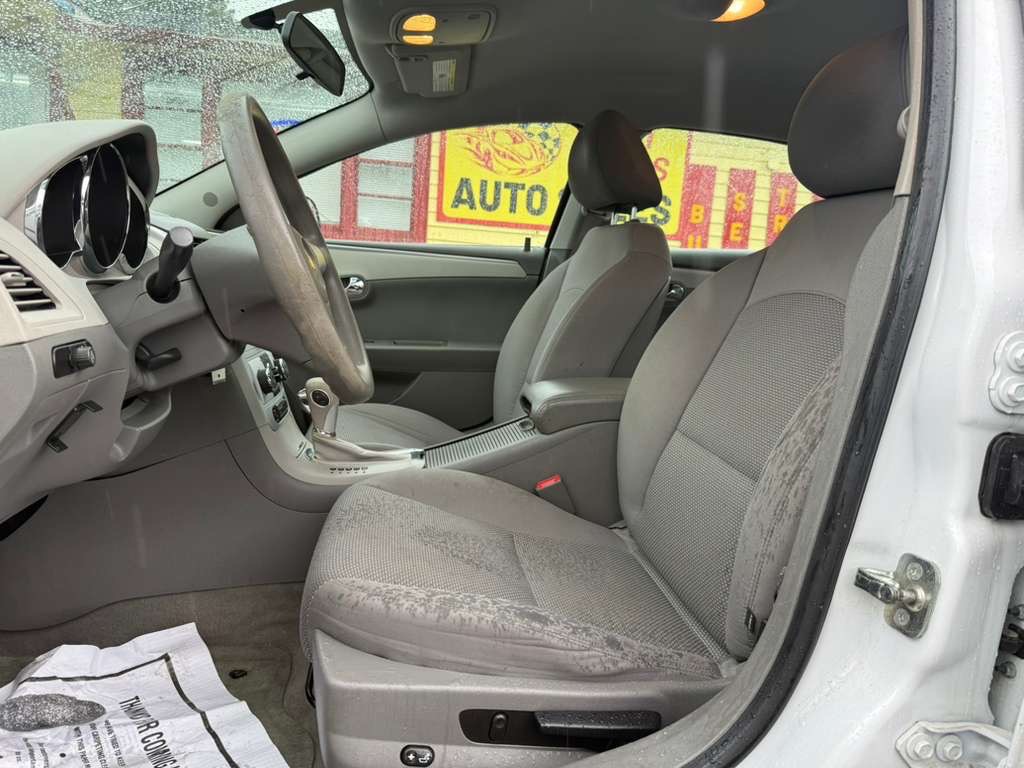 2012 Chevrolet Malibu Image 10