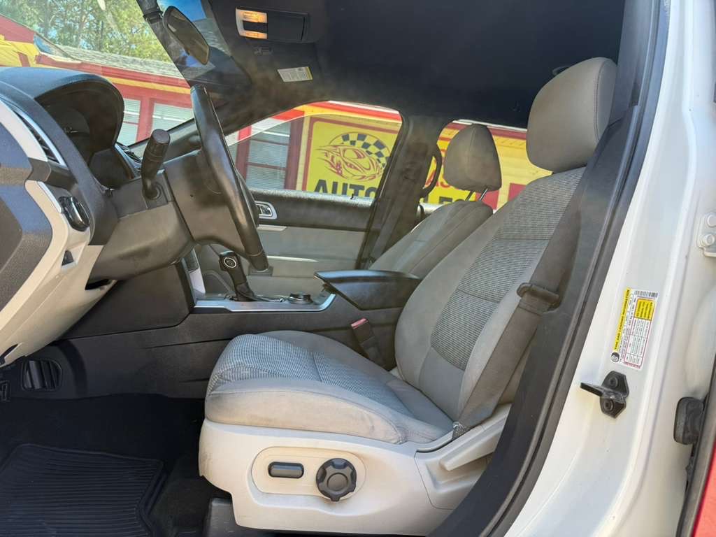 2012 Ford Explorer Image 8
