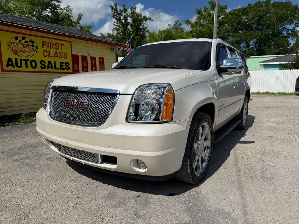 2010 GMC Yukon Image 1