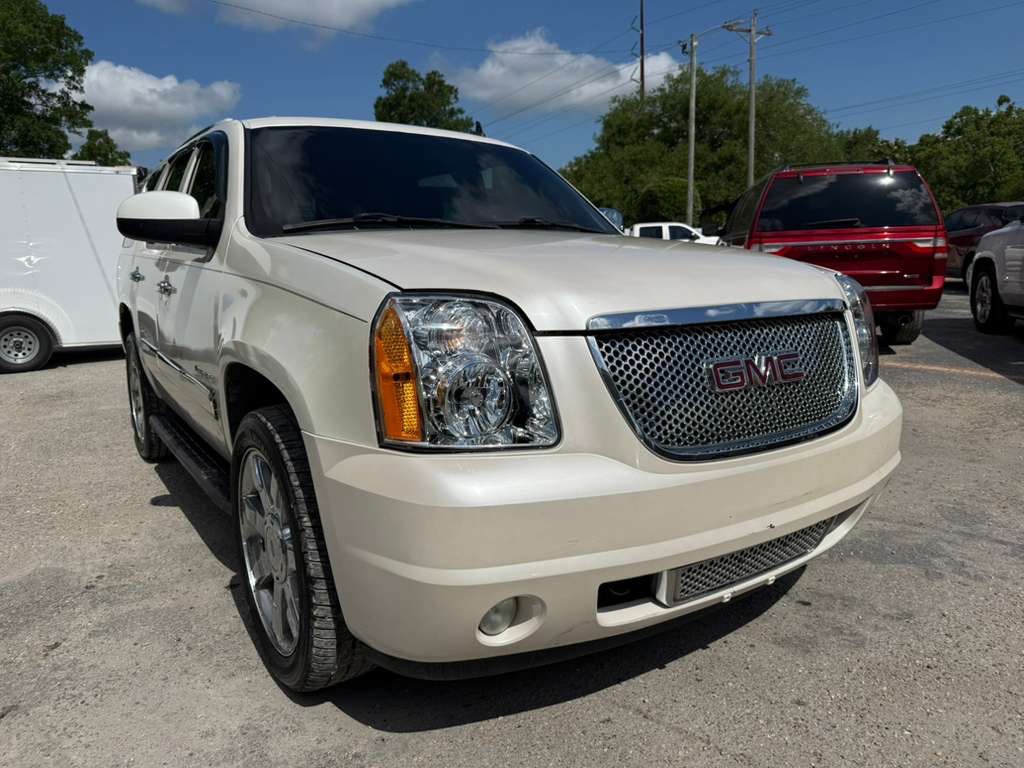 2010 GMC Yukon Image 2