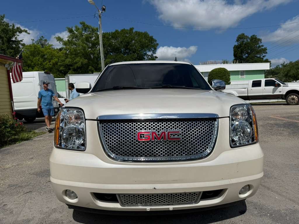 2010 GMC Yukon Image 3