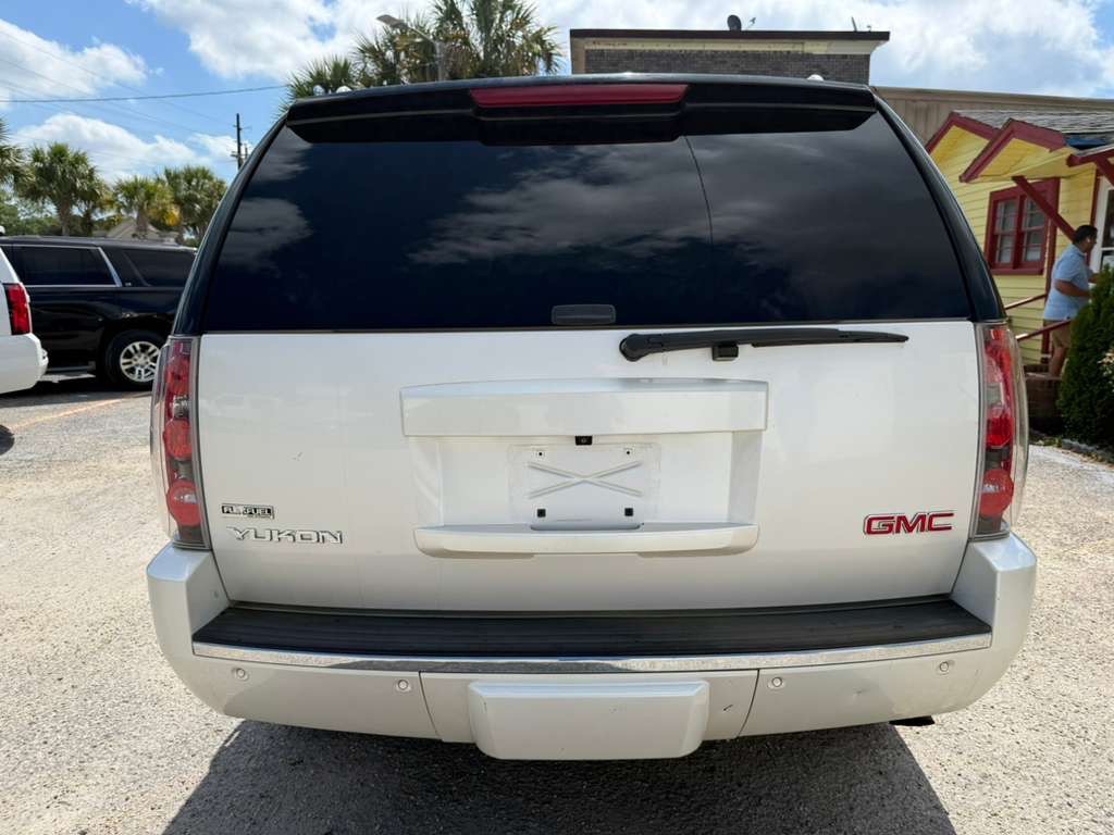 2010 GMC Yukon Image 4