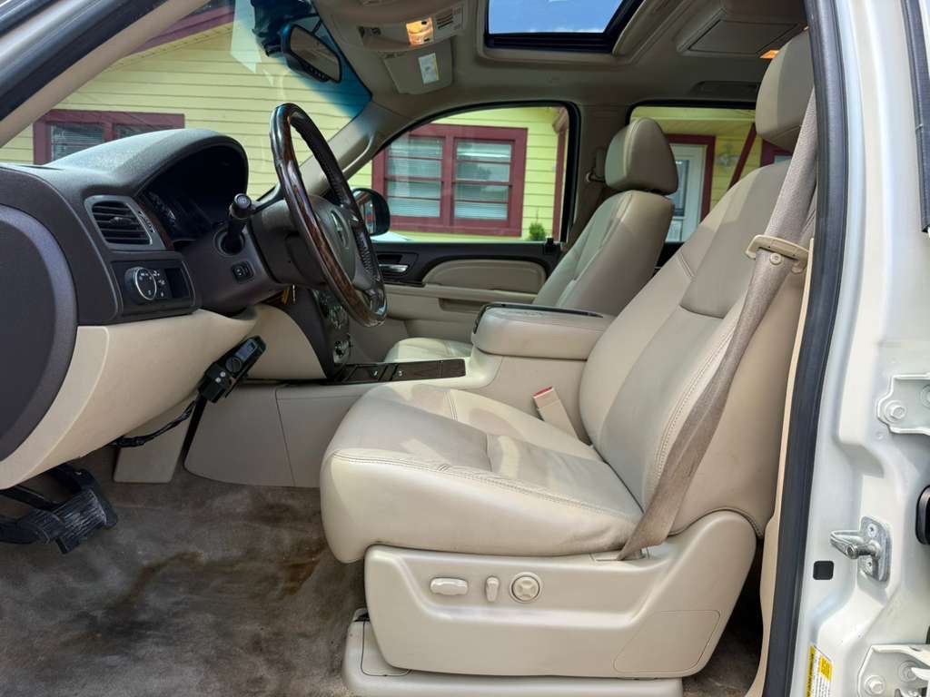 2010 GMC Yukon Image 11