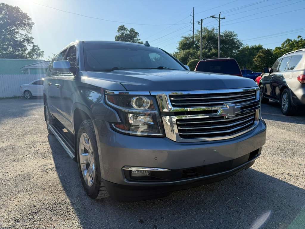 2018 Chevrolet Suburban Image 2
