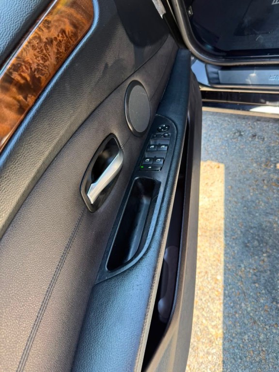 2010 BMW 5 Series Image 9