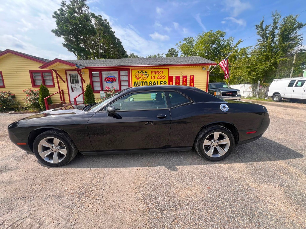 2016 Dodge Challenger Image 8