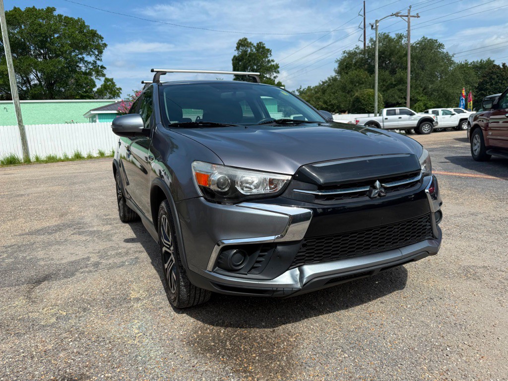 2018 Mitsubishi Outlander Image 2