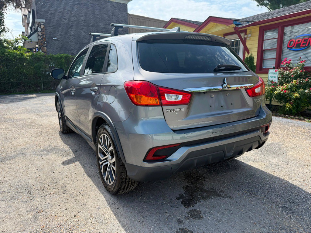 2018 Mitsubishi Outlander Image 5