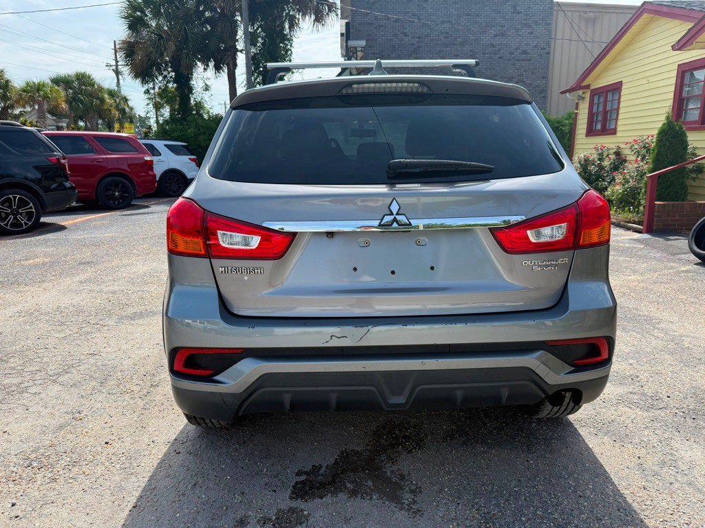 2018 Mitsubishi Outlander Image 6