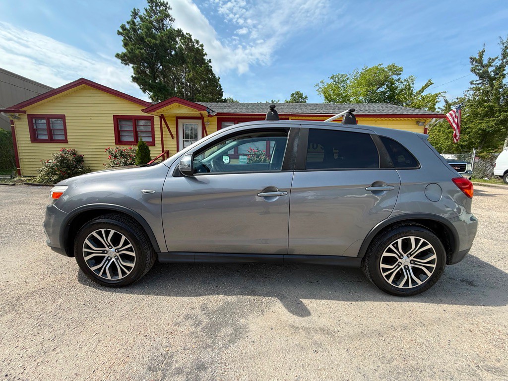 2018 Mitsubishi Outlander Image 8
