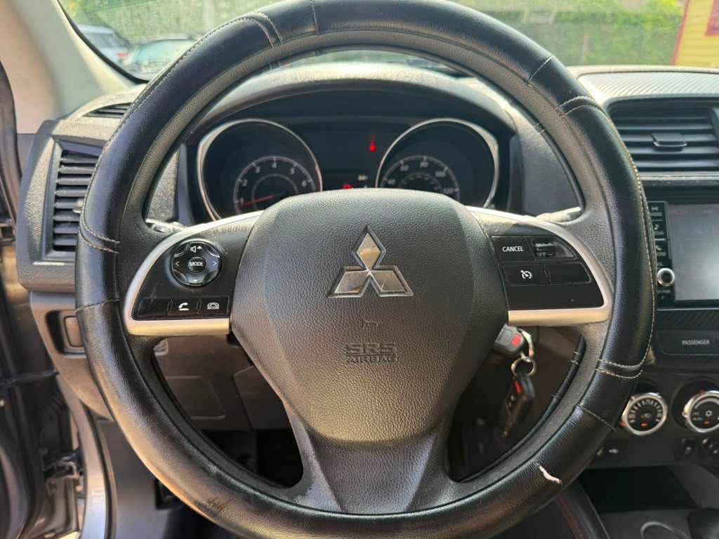 2018 Mitsubishi Outlander Image 12