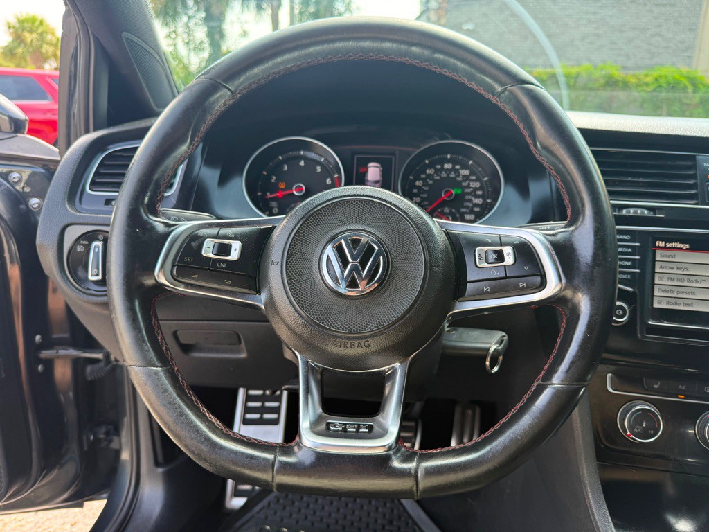 2017 Volkswagen GTI Image 9