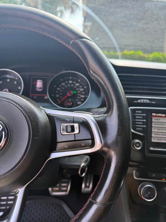 2017 Volkswagen GTI Image 10