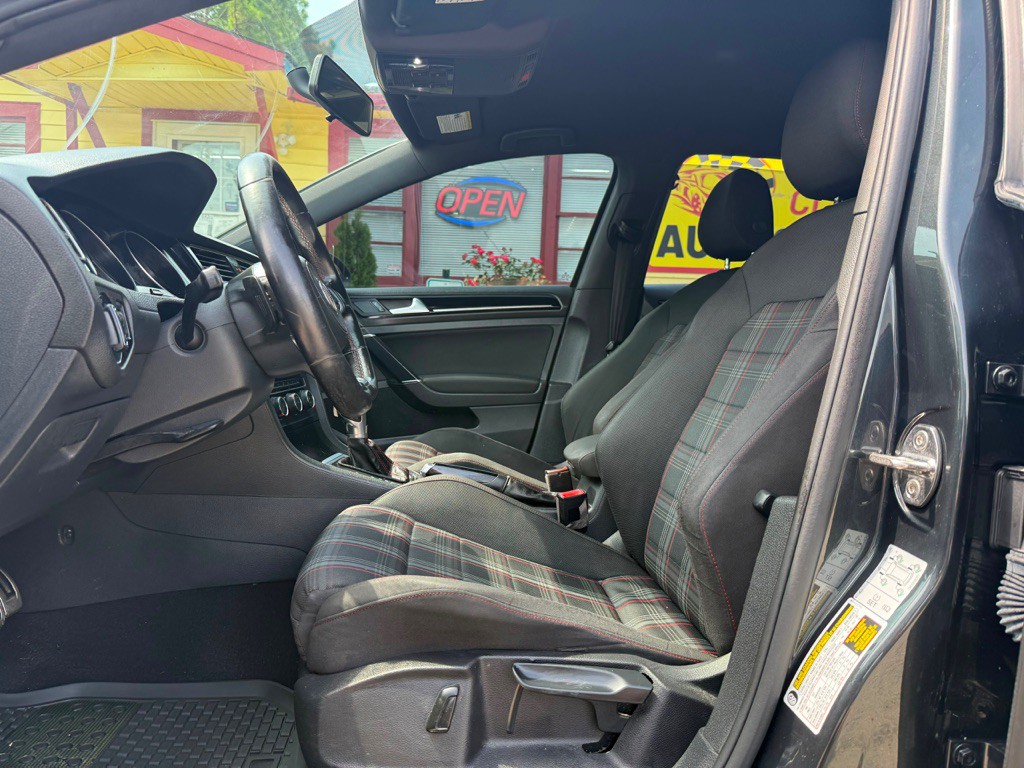 2017 Volkswagen GTI Image 12