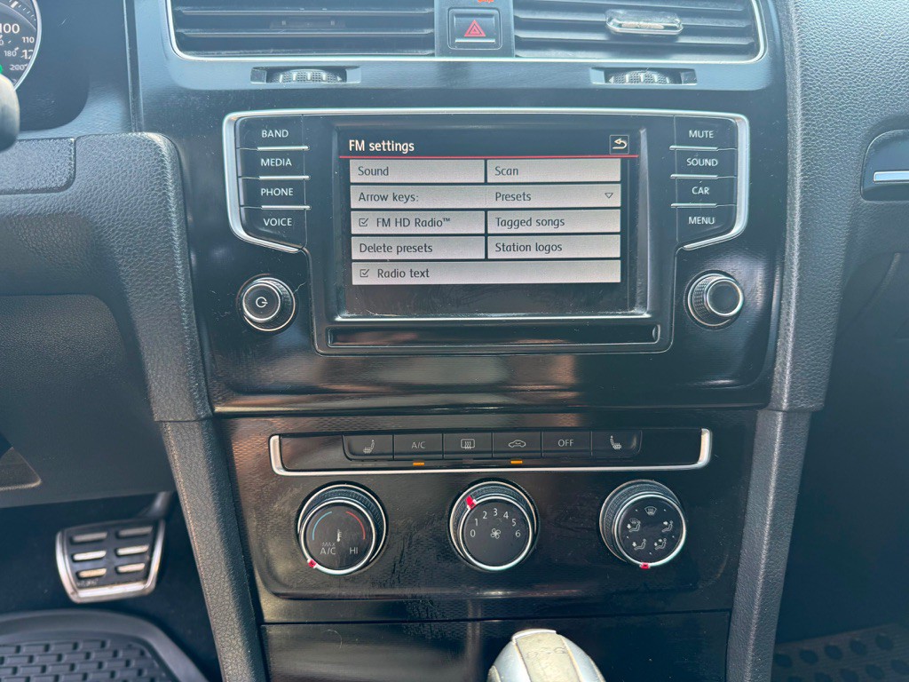 2017 Volkswagen GTI Image 18