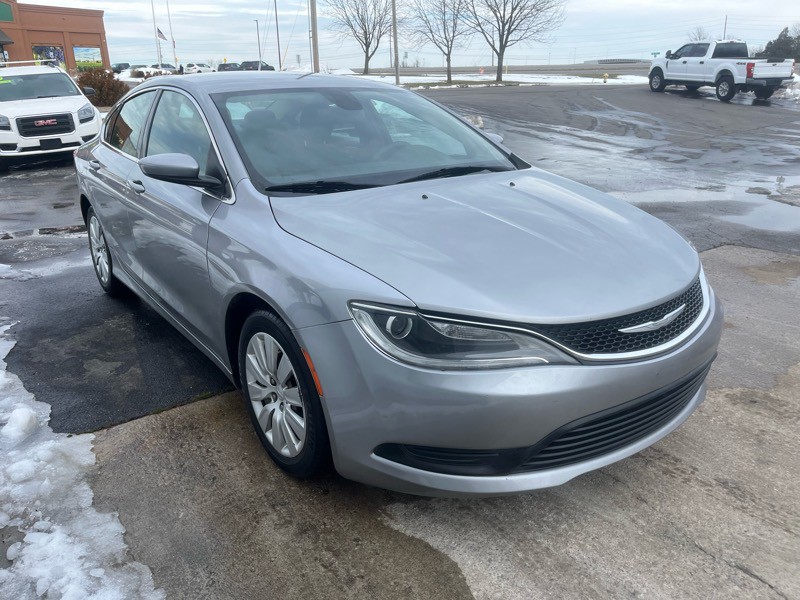 2016 Chrysler 200 Image 4