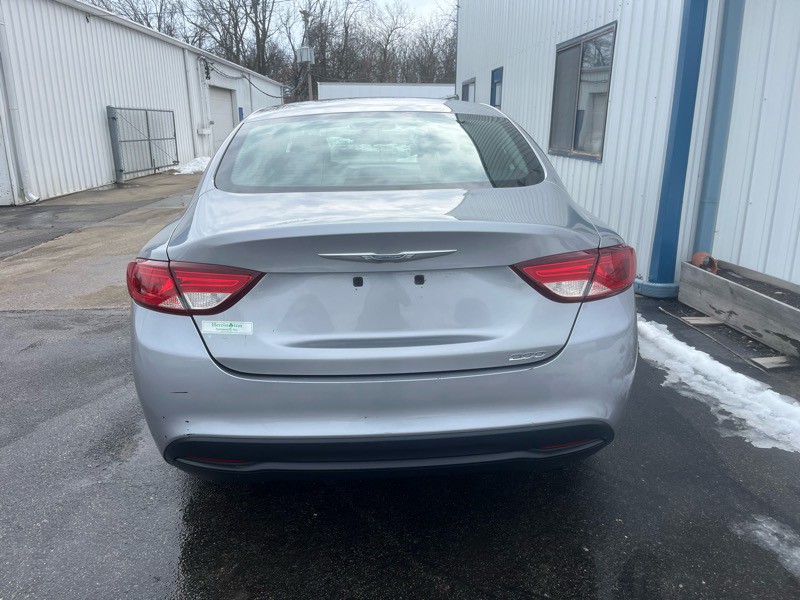 2016 Chrysler 200 Image 6