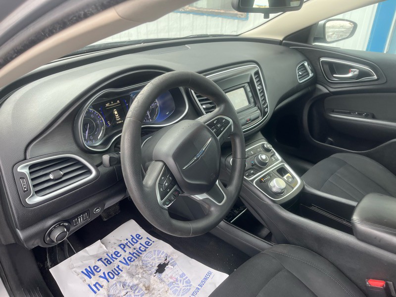 2016 Chrysler 200 Image 13