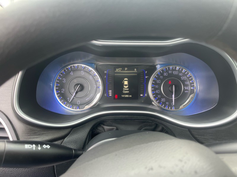 2016 Chrysler 200 Image 17