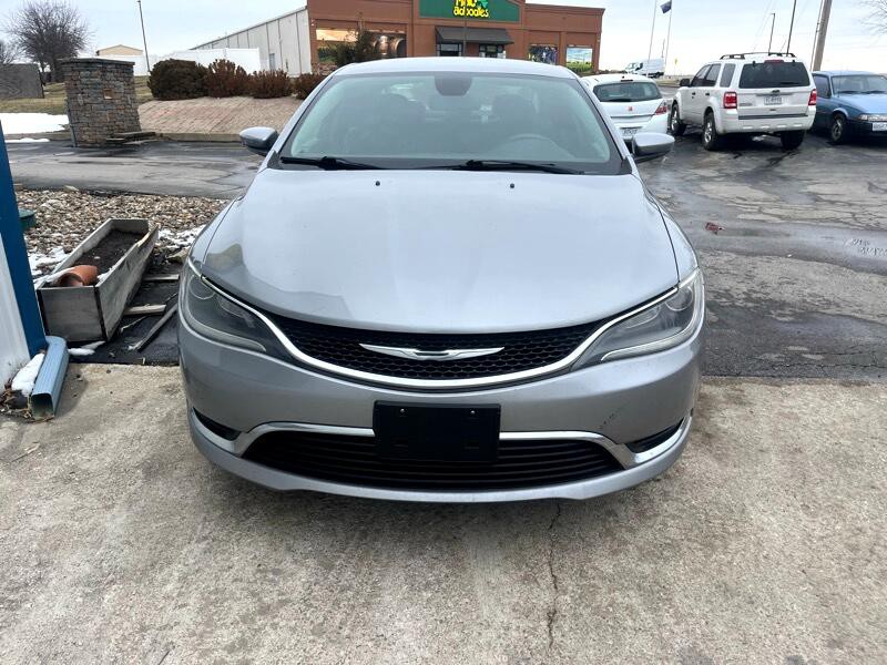 2015 Chrysler 200 Image 3