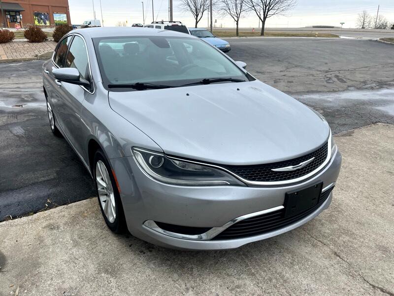 2015 Chrysler 200 Image 4