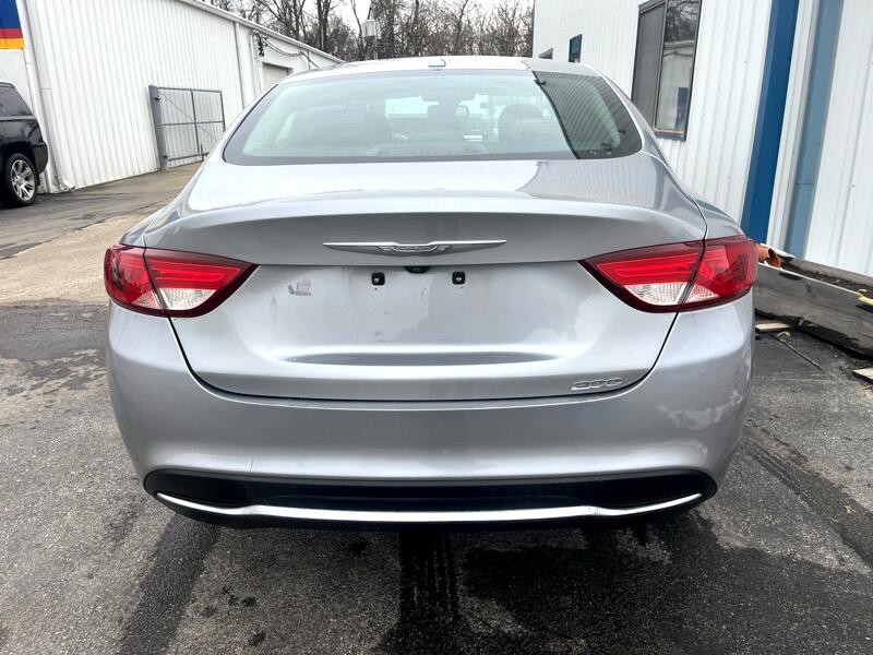 2015 Chrysler 200 Image 6