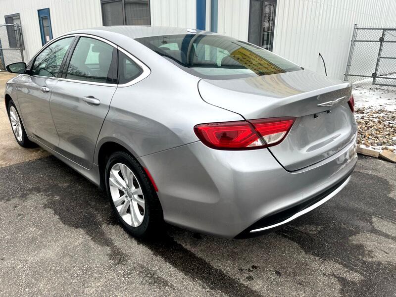 2015 Chrysler 200 Image 7