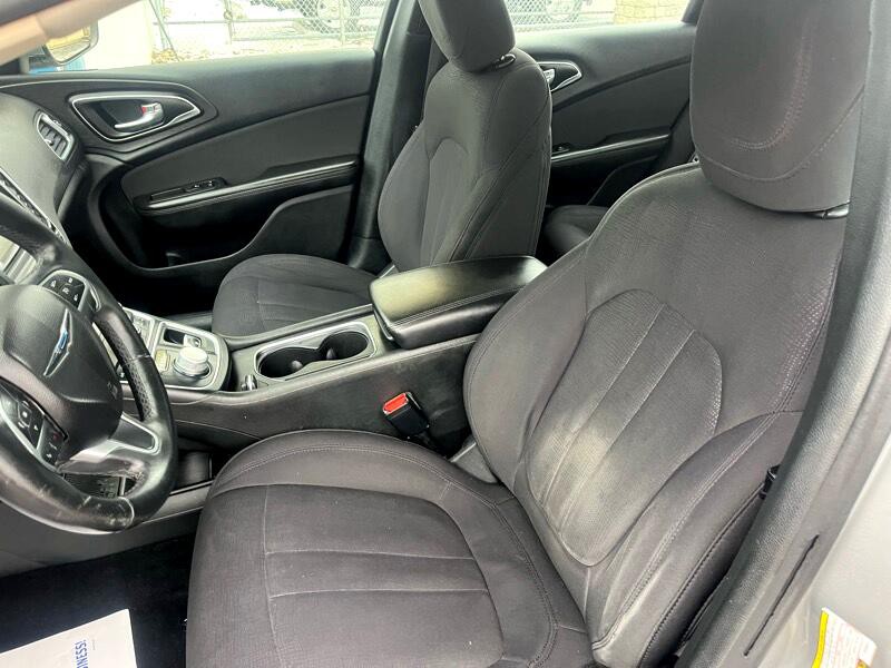 2015 Chrysler 200 Image 12