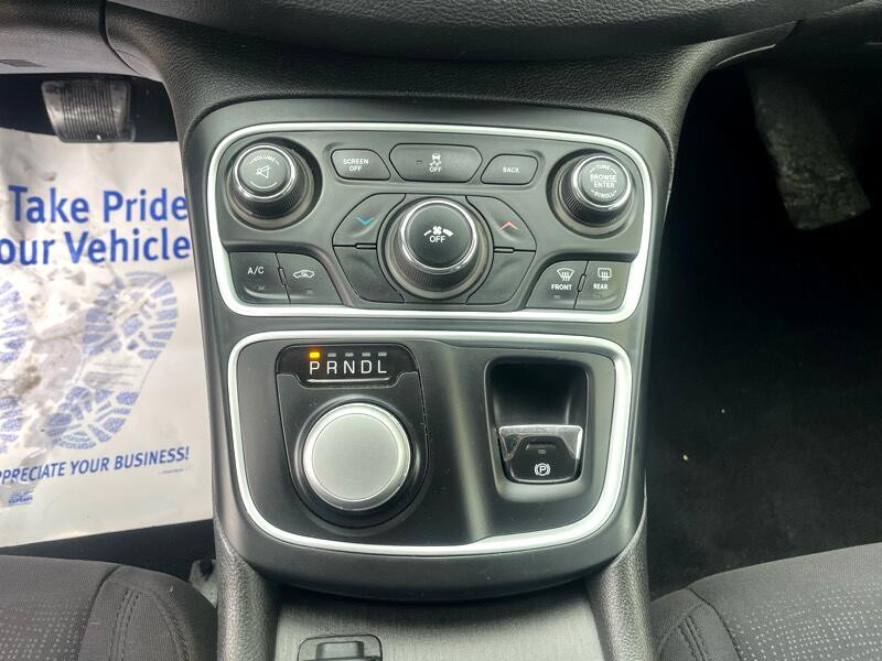 2015 Chrysler 200 Image 14