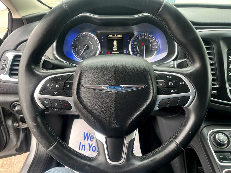 2015 Chrysler 200 Image 16