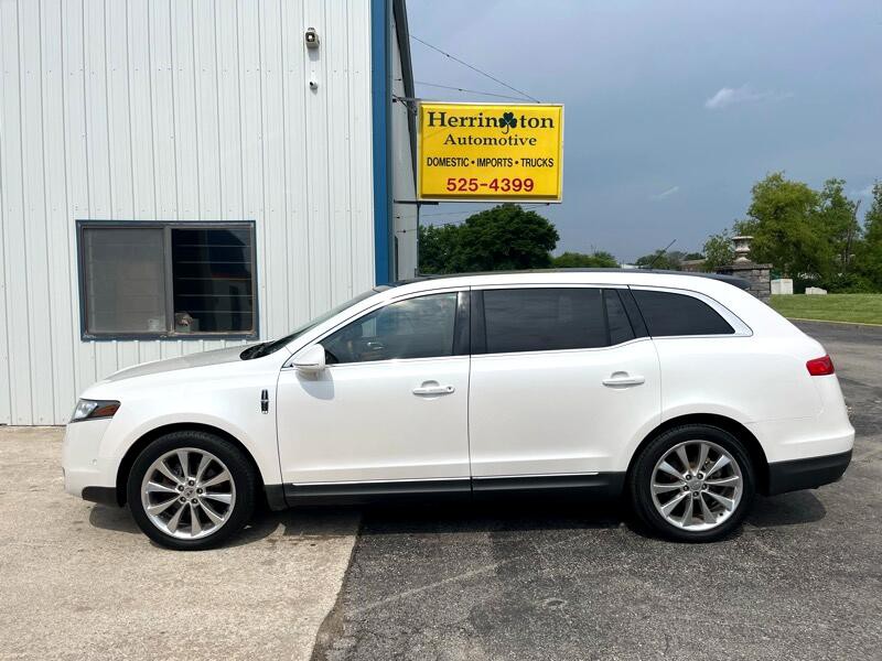 2010 Lincoln MKT Image 1