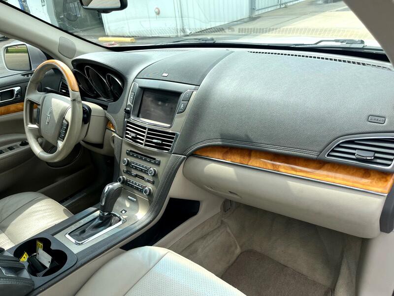 2010 Lincoln MKT Image 8