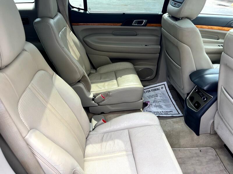 2010 Lincoln MKT Image 10