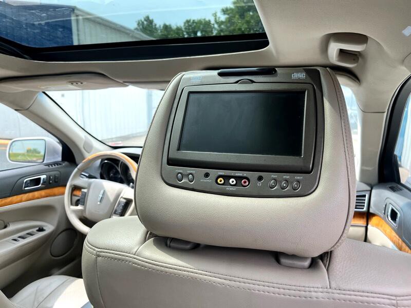 2010 Lincoln MKT Image 11